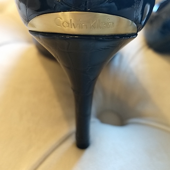 🆕CALVIN KLEIN Gayle Croco Patent PUMP🆕⭐ - Picture 7 of 12